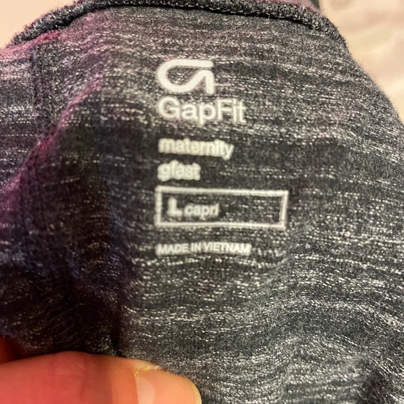 NWOT Gap Fit Maternity Capri pants Large - Picture 5 of 6